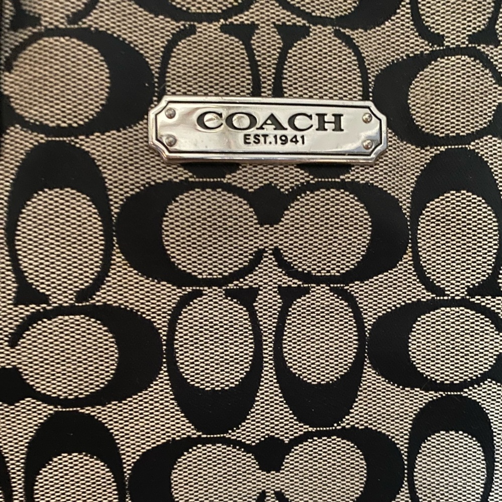 Black coach purse, excellent condition - Picture 2 of 3